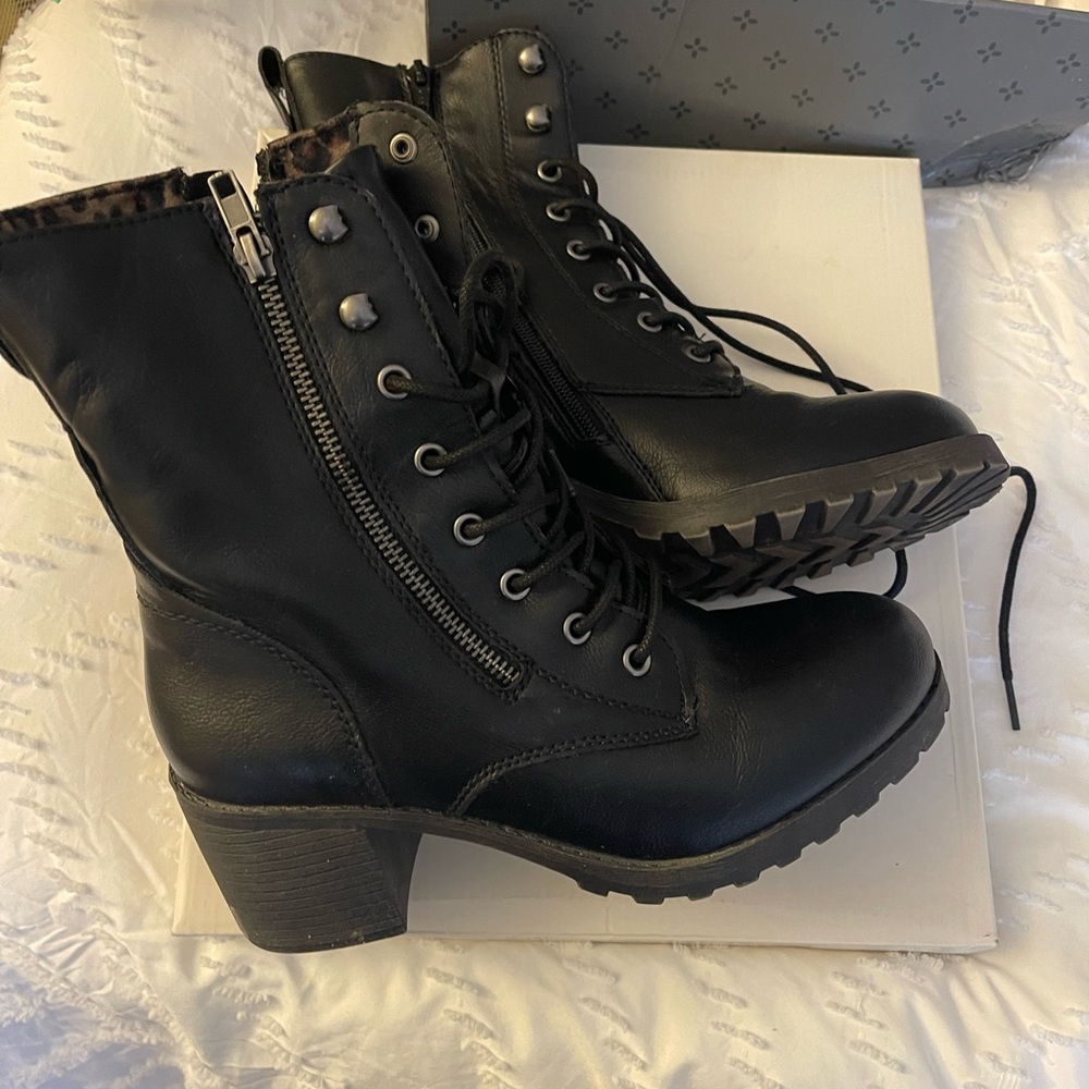 Combat boots